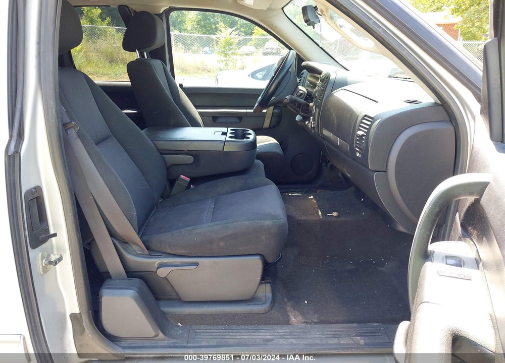 2010 CHEVROLET SILVERADO 1500 LT VIN: 1GCSKSE30AZ118001