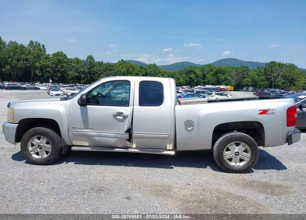 2010 CHEVROLET SILVERADO 1500 LT VIN: 1GCSKSE30AZ118001