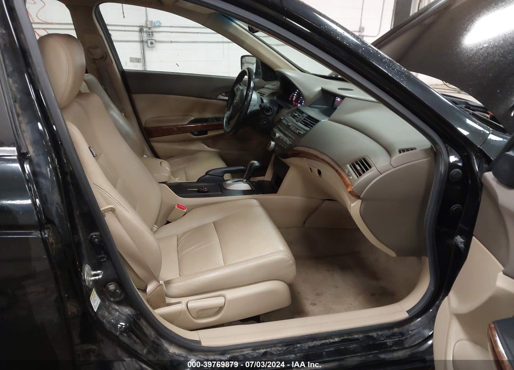 2010 HONDA ACCORD 2.4 EX-L VIN: 1HGCP2F84AA177083