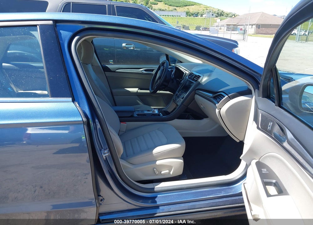 2019 FORD FUSION SE VIN: 3FA6P0HD0KR102341