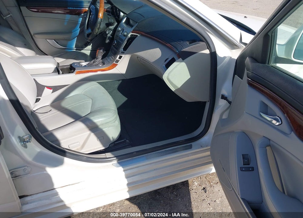 2011 CADILLAC CTS LUXURY VIN: 1G6DE5EY1B0102122