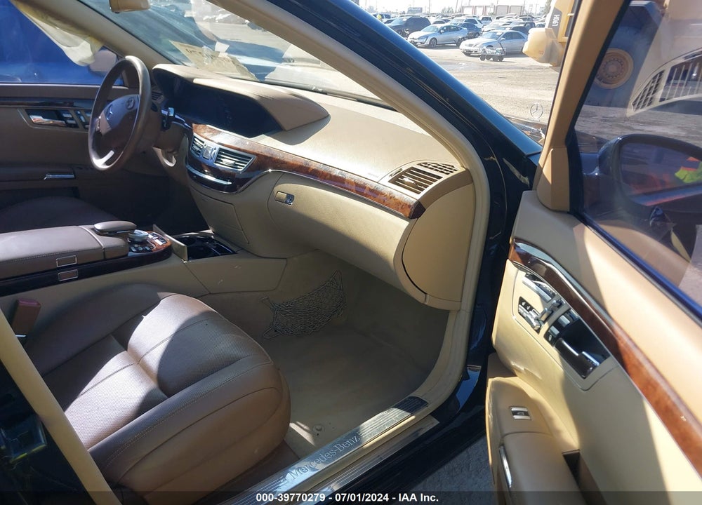 2007 MERCEDES-BENZ S 550 VIN: WDDNG71X47A076160