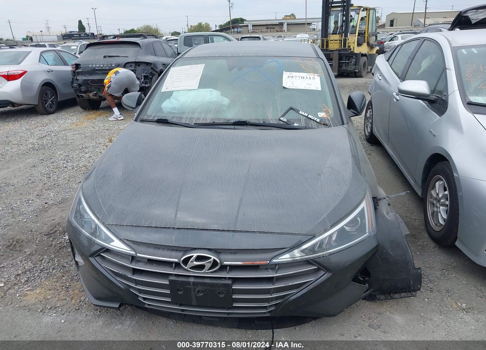 2020 HYUNDAI ELANTRA SEL VIN: 5NPD84LF8LH569526