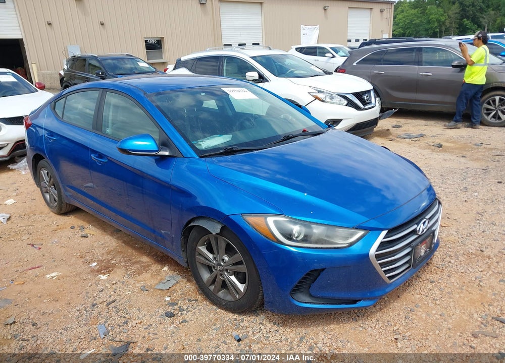 2017 HYUNDAI ELANTRA SE VIN: 5NPD84LF2HH174443