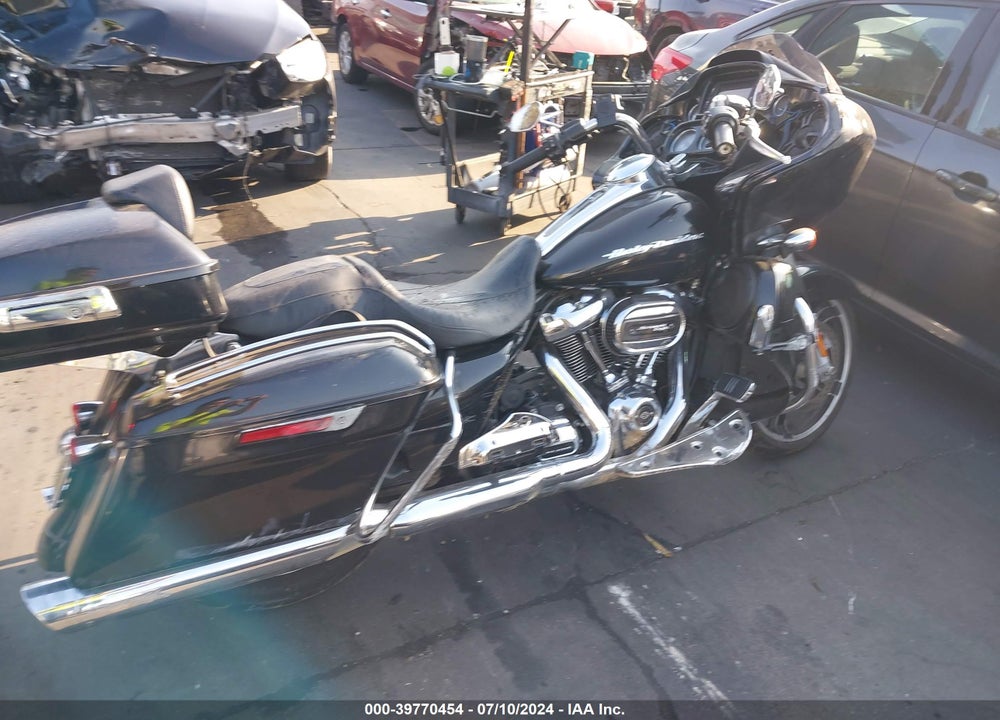 2017 HARLEY-DAVIDSON FLTRXS ROAD GLIDE SPECIAL VIN: 1HD1KTC39HB624030