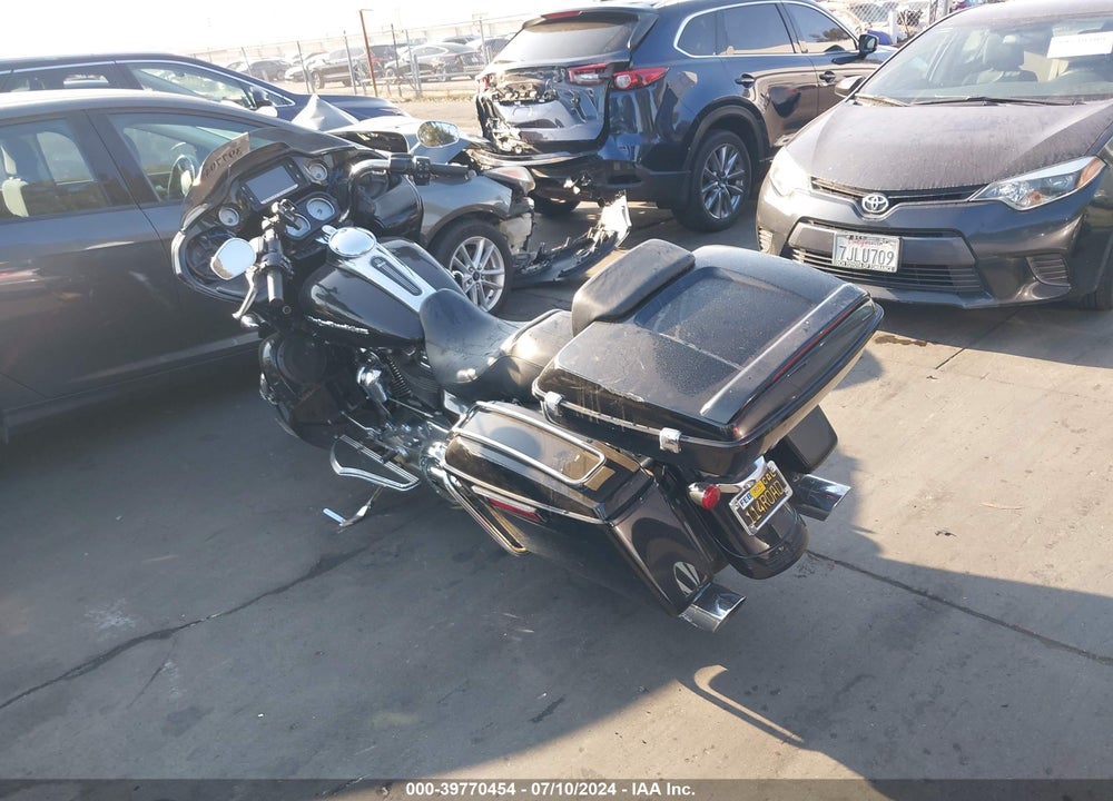 2017 HARLEY-DAVIDSON FLTRXS ROAD GLIDE SPECIAL VIN: 1HD1KTC39HB624030