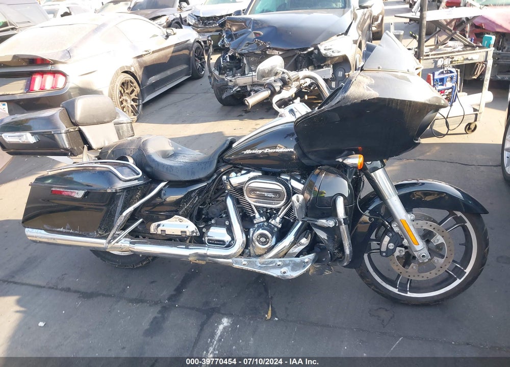 2017 HARLEY-DAVIDSON FLTRXS ROAD GLIDE SPECIAL VIN: 1HD1KTC39HB624030