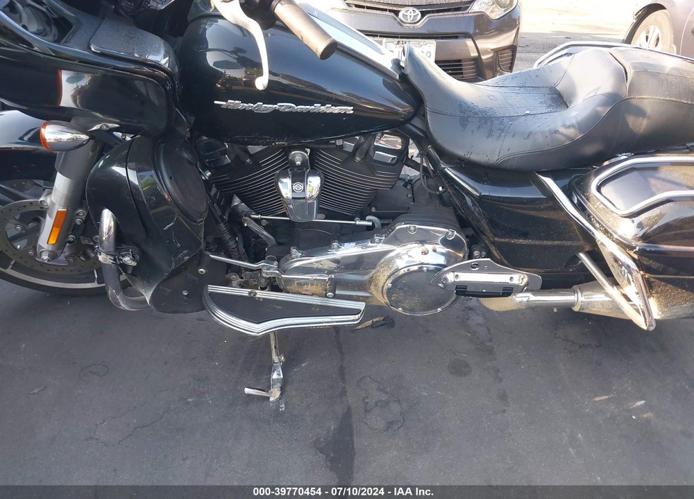 2017 HARLEY-DAVIDSON FLTRXS ROAD GLIDE SPECIAL VIN: 1HD1KTC39HB624030