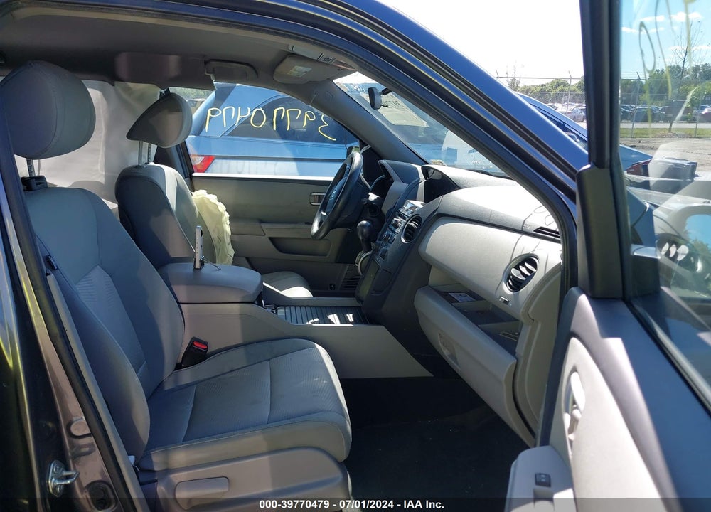 2014 HONDA PILOT LX VIN: 5FNYF4H28EB005213