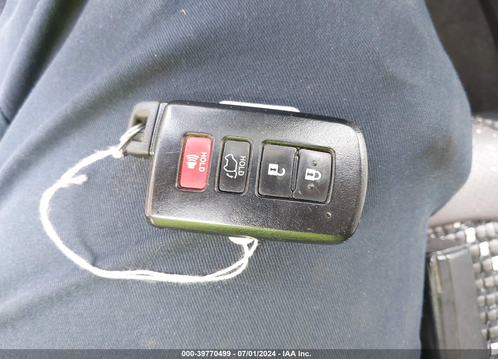 2017 TOYOTA RAV4 XLE VIN: 2T3WFREV8HW392105