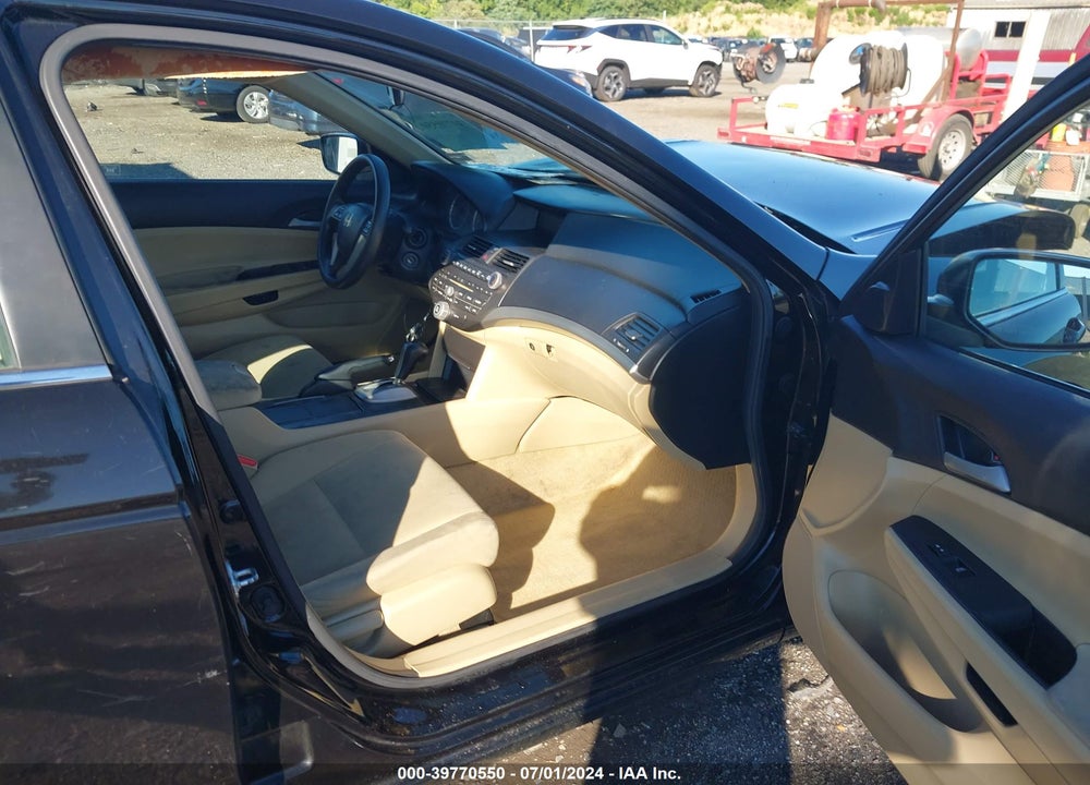 2011 HONDA ACCORD 2.4 LX-P VIN: 1HGCP2F40BA021685