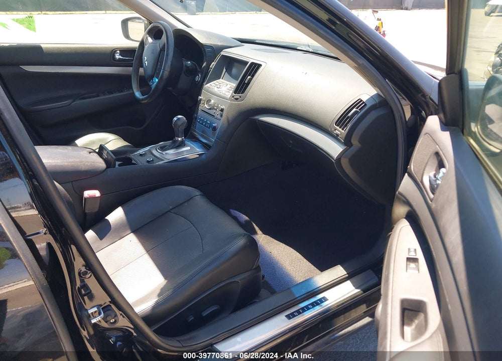 2015 INFINITI Q40 VIN: JN1CV6AP7FM502067