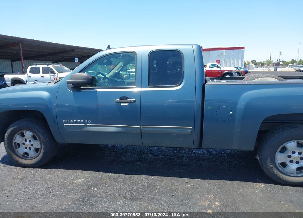 2011 CHEVROLET SILVERADO 1500 LT VIN: 1GCRKSE33BZ288787