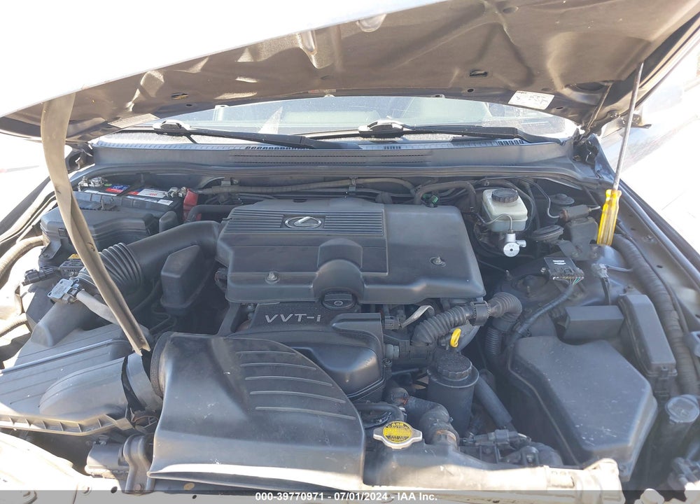 2004 LEXUS IS 300 BASE W/5-SPEED MANUAL VIN: JTHBD192640083347