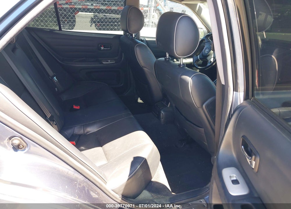 2004 LEXUS IS 300 BASE W/5-SPEED MANUAL VIN: JTHBD192640083347