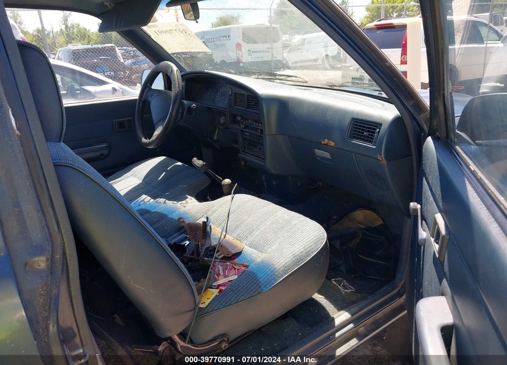 1990 TOYOTA PICKUP 1/2 TON SHT WHEELBASE DLX VIN: JT4RN01P5L7020888