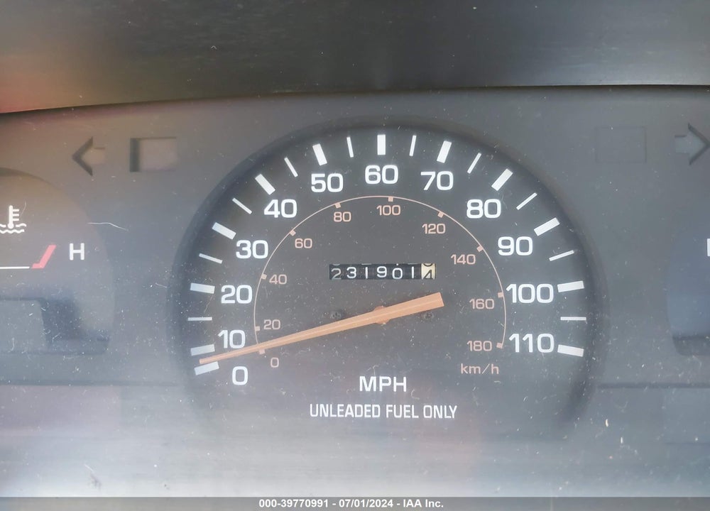 1990 TOYOTA PICKUP 1/2 TON SHT WHEELBASE DLX VIN: JT4RN01P5L7020888