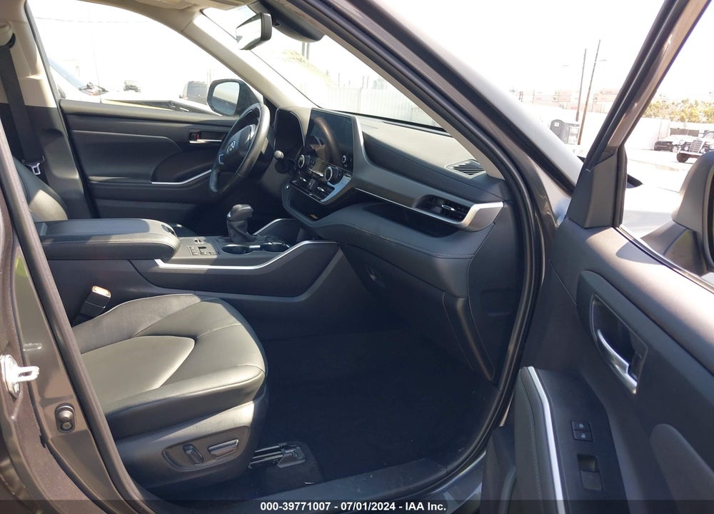 2023 TOYOTA HIGHLANDER XLE VIN: 5TDKDRAH7PS006181