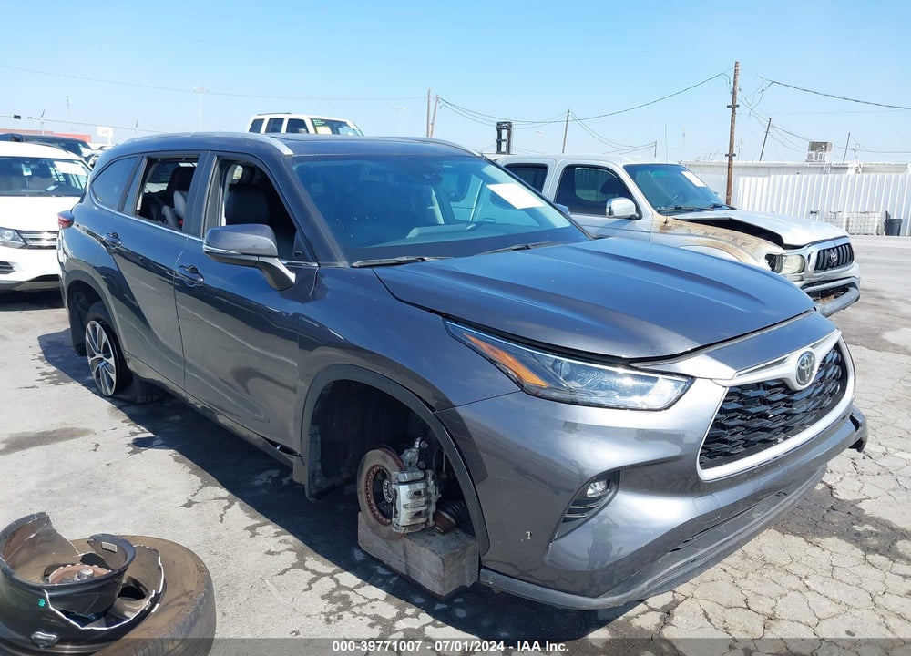 2023 TOYOTA HIGHLANDER XLE VIN: 5TDKDRAH7PS006181