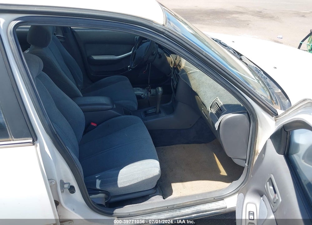 1993 TOYOTA CAMRY LE VIN: JT2VK12E8P0169135