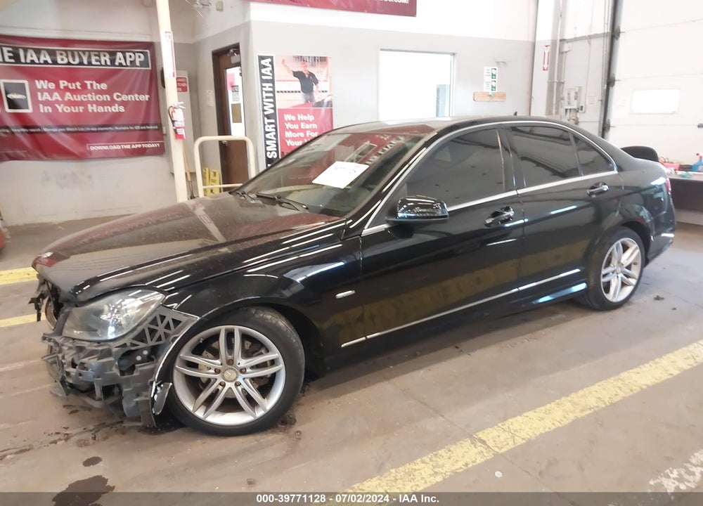 2012 MERCEDES-BENZ C 250 LUXURY/SPORT VIN: WDDGF4HB1CR195266
