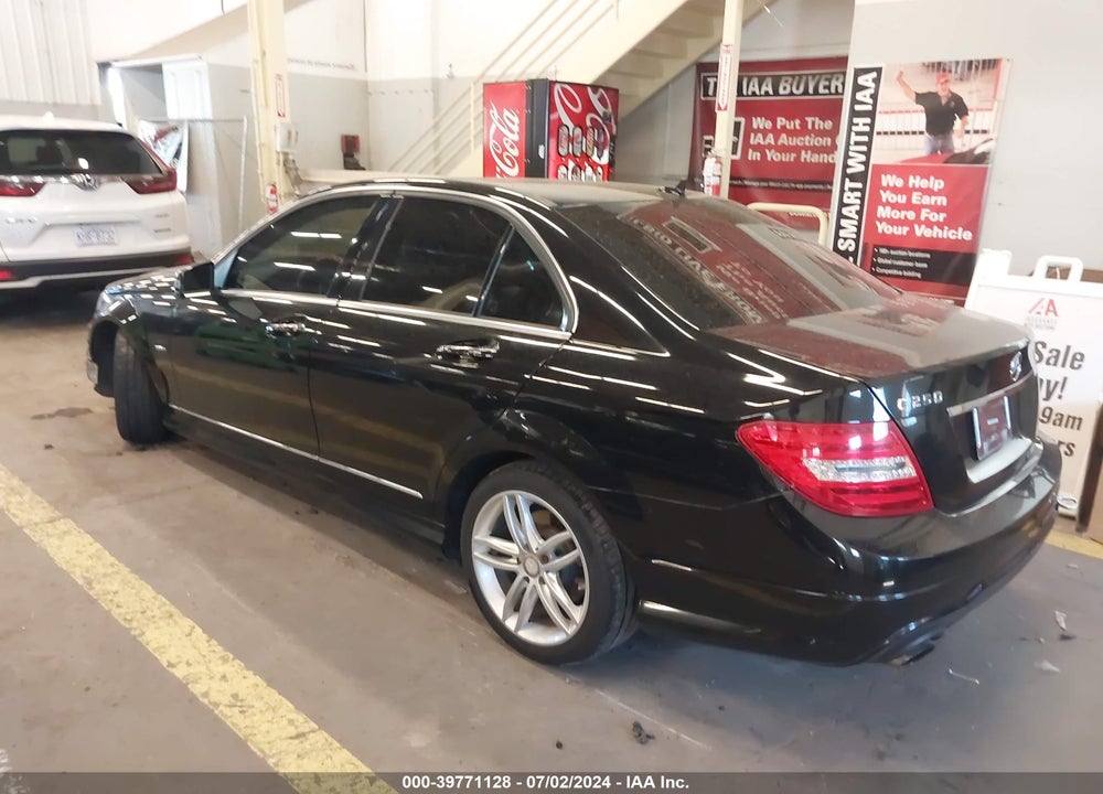 2012 MERCEDES-BENZ C 250 LUXURY/SPORT VIN: WDDGF4HB1CR195266