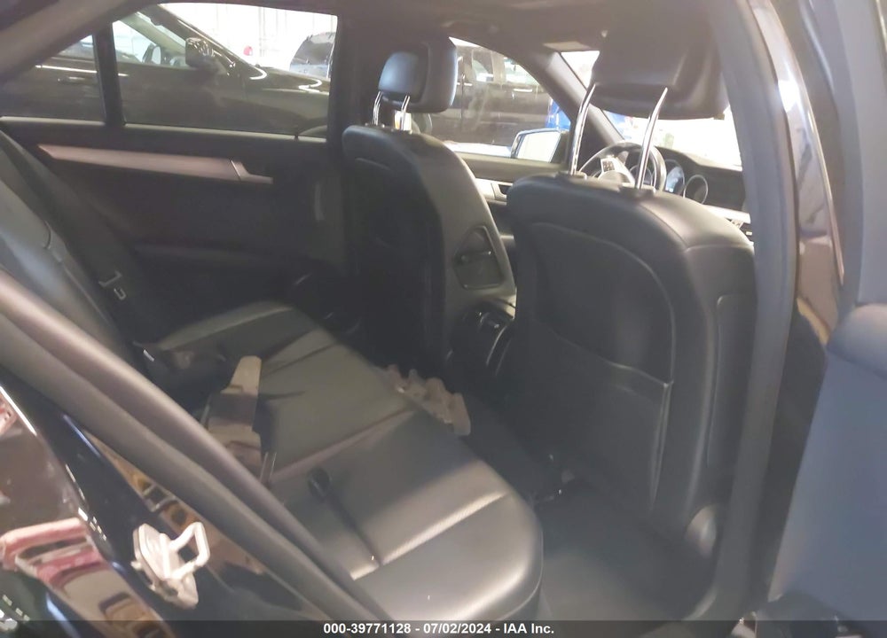2012 MERCEDES-BENZ C 250 LUXURY/SPORT VIN: WDDGF4HB1CR195266