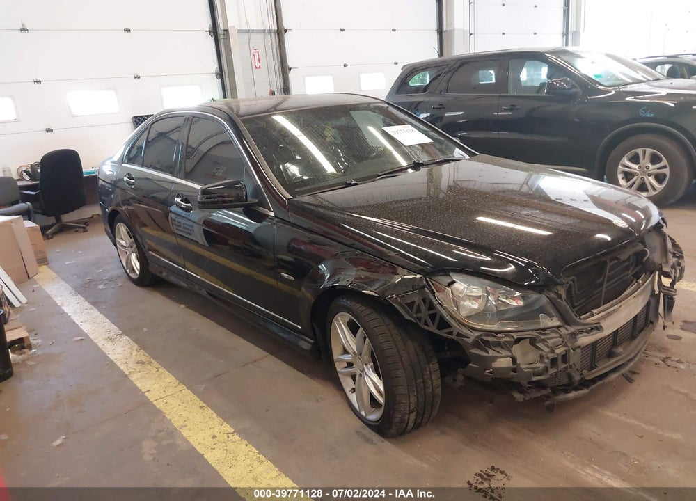 2012 MERCEDES-BENZ C 250 LUXURY/SPORT VIN: WDDGF4HB1CR195266