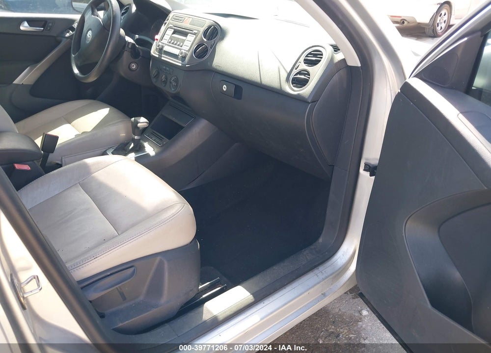 2009 VOLKSWAGEN TIGUAN S/SE/SEL VIN: WVGAV75N69W002036