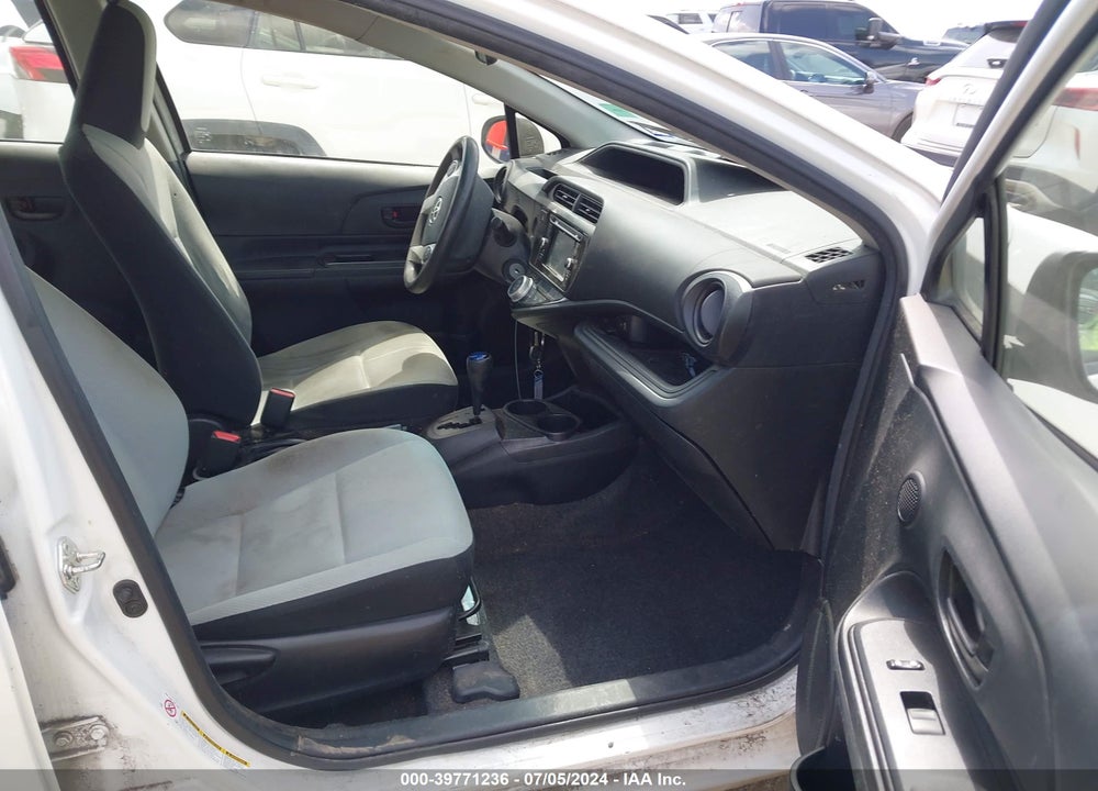 2015 TOYOTA PRIUS C ONE VIN: JTDKDTB3XF1583976