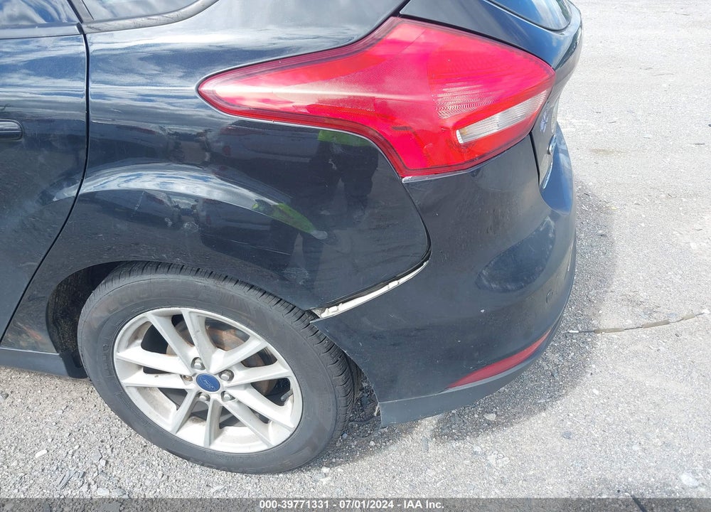 2015 FORD FOCUS SE VIN: 1FADP3K22FL235655