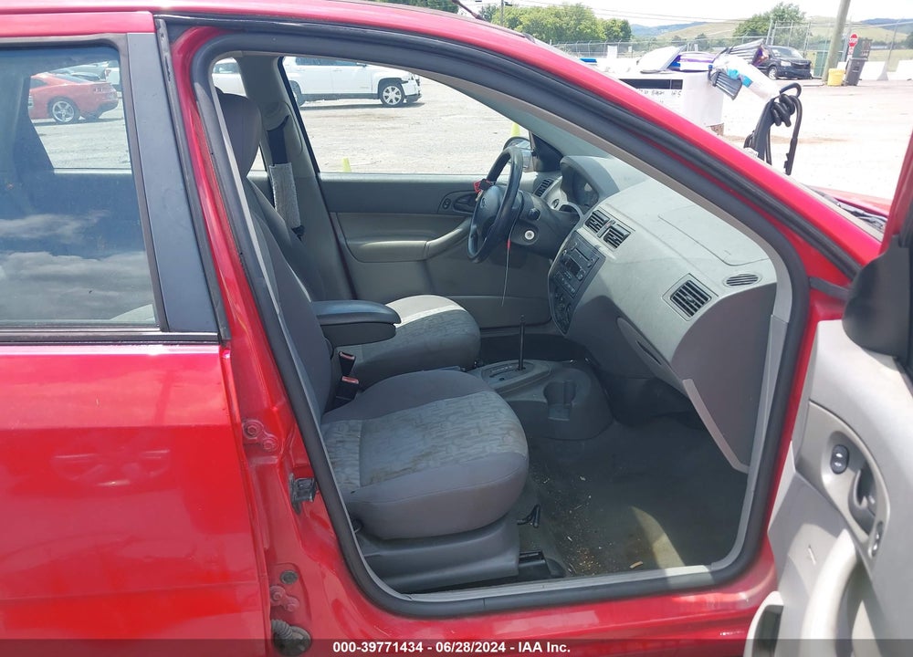 2005 FORD FOCUS ZX4 VIN: 1FAFP34N95W292044