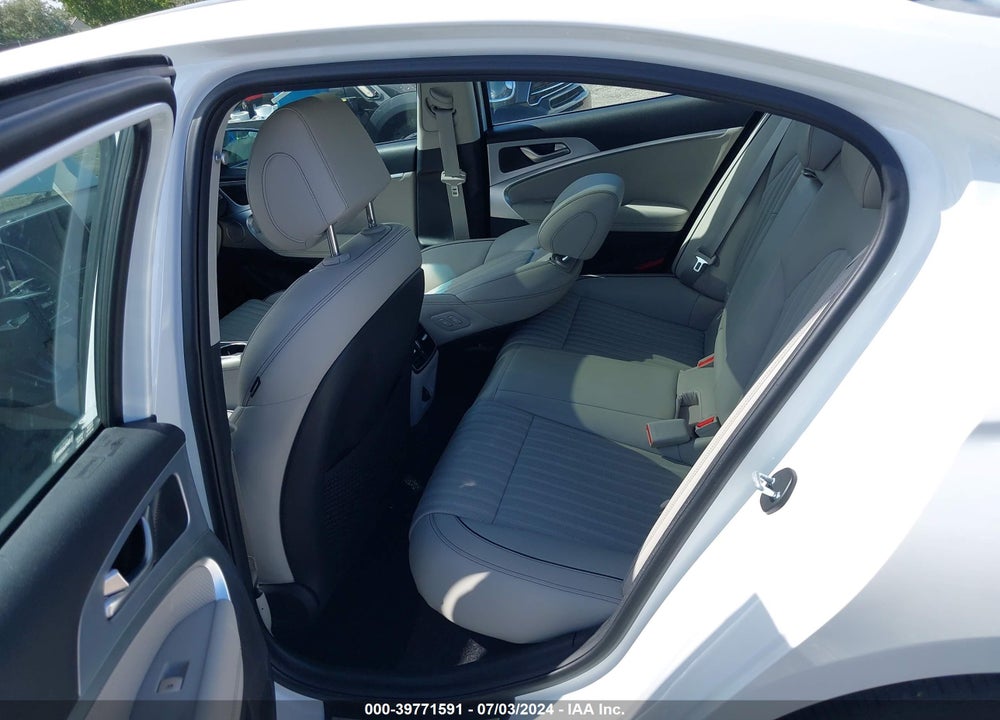 2021 GENESIS G70 2.0T RWD VIN: KMTG34LA8MU070766