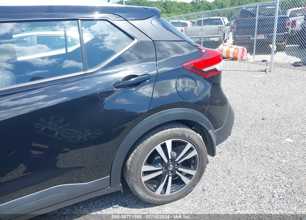 2018 NISSAN KICKS SV VIN: 3N1CP5CU2JL541689