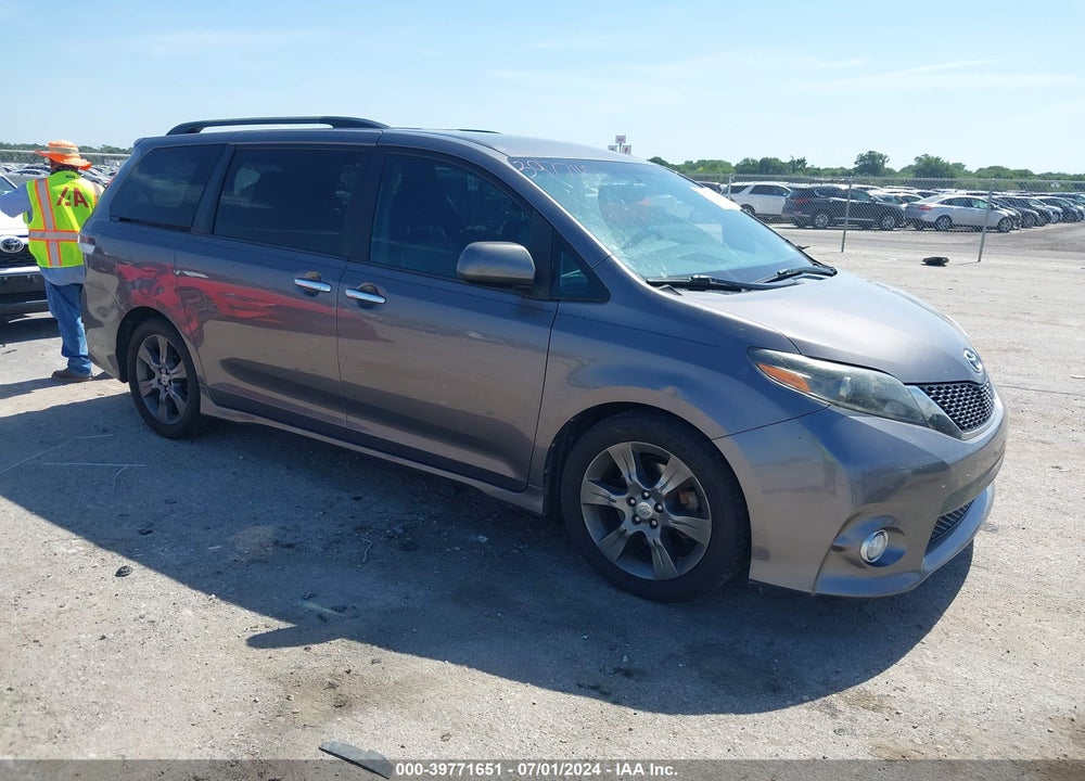 2015 TOYOTA SIENNA SE 8 PASSENGER VIN: 5TDXK3DCXFS653049