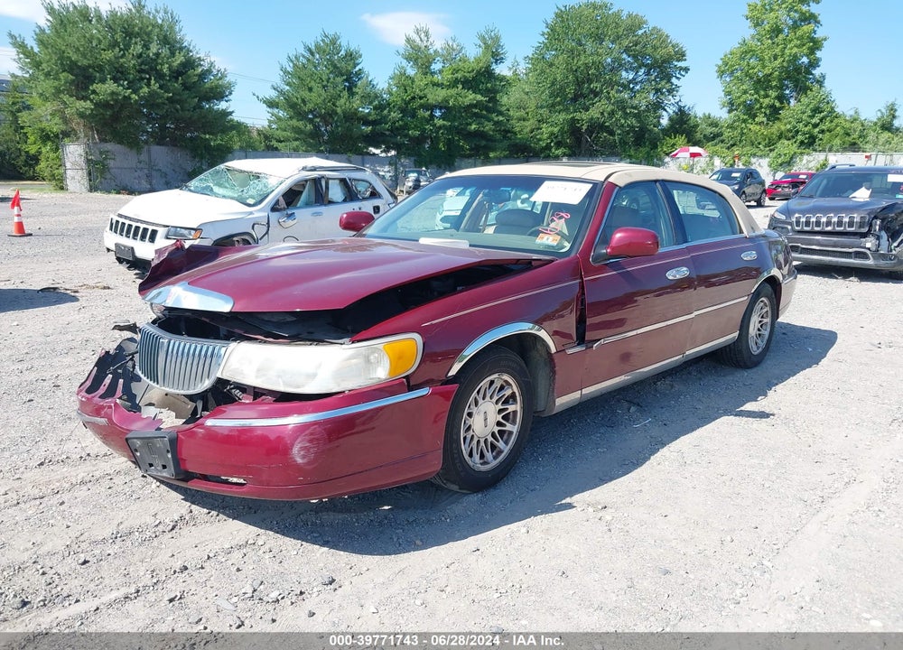 1998 LINCOLN TOWN CAR SIGNATURE VIN: 1LNFM82W3WY688242