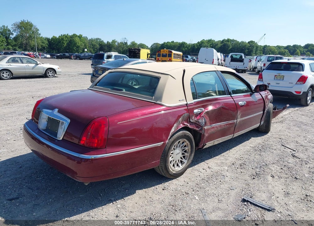 1998 LINCOLN TOWN CAR SIGNATURE VIN: 1LNFM82W3WY688242