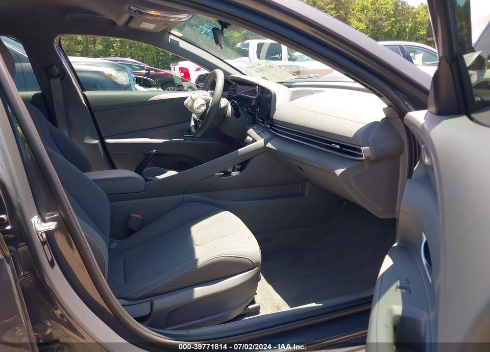 2024 HYUNDAI ELANTRA SEL VIN: KMHLM4DG2RU657500