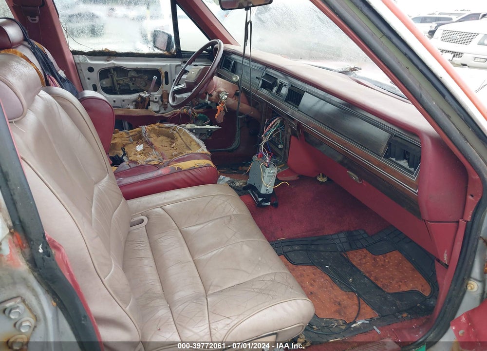 1986 FORD LTD CROWN VICTORIA CNTRY SQ VIN: 2FABP44F6GX158046