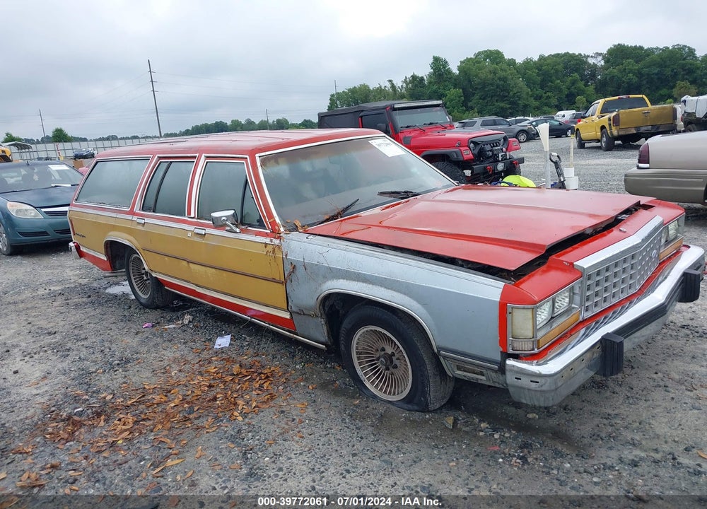 1986 FORD LTD CROWN VICTORIA CNTRY SQ VIN: 2FABP44F6GX158046