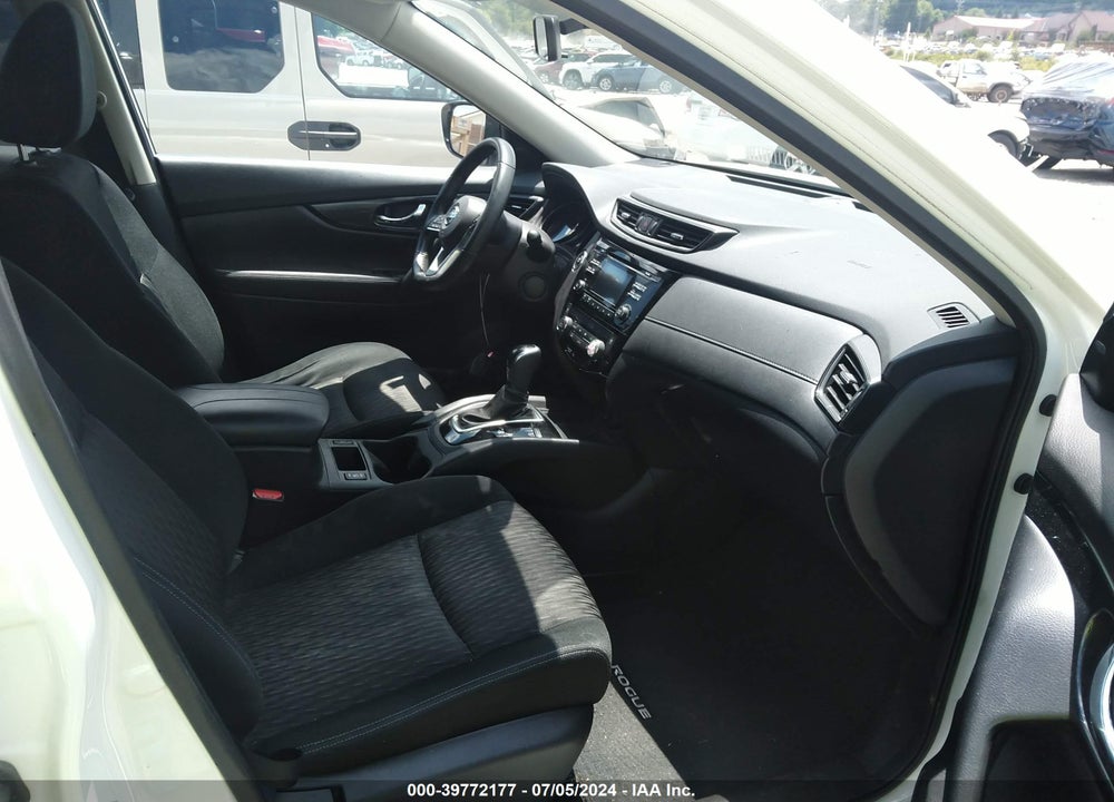 2017 NISSAN ROGUE SV VIN: JN8AT2MT5HW132051