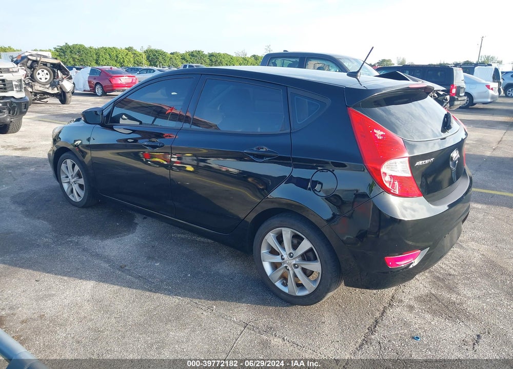 2013 HYUNDAI ACCENT SE VIN: KMHCU5AE7DU090895