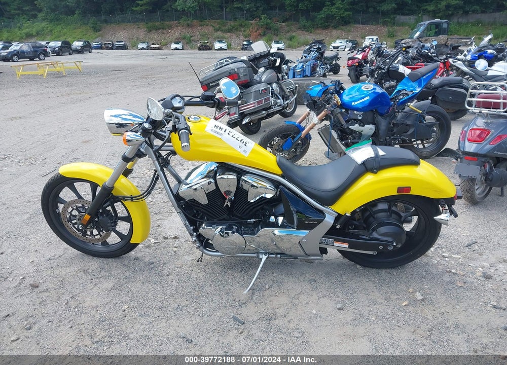 2022 HONDA VT1300 CXA VIN: JH2SC6167NK600460