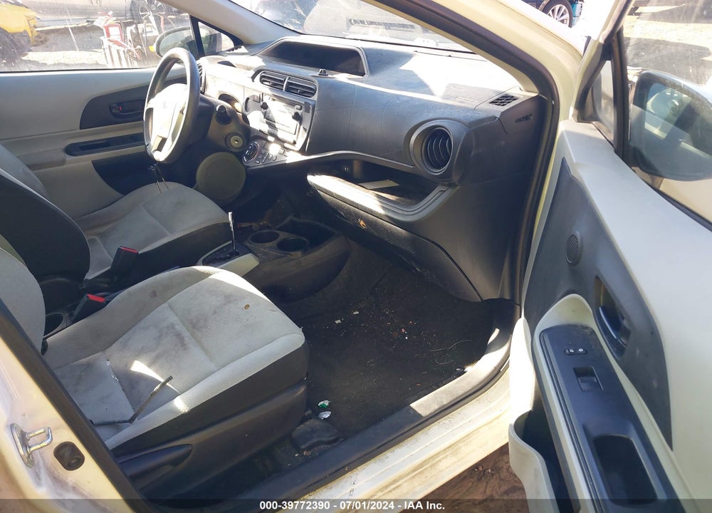 2014 TOYOTA PRIUS C ONE VIN: JTDKDTB32E1566412