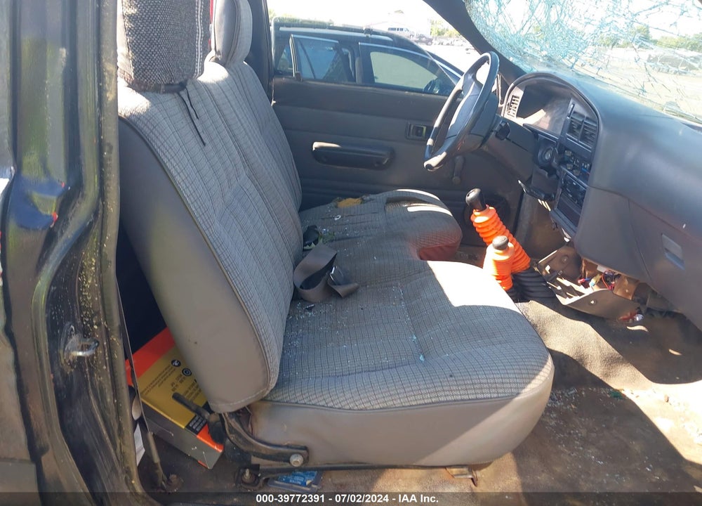 1990 TOYOTA PICKUP 1/2 TON SHT WHEELBASE DLX VIN: JT4RN01P9L7033949