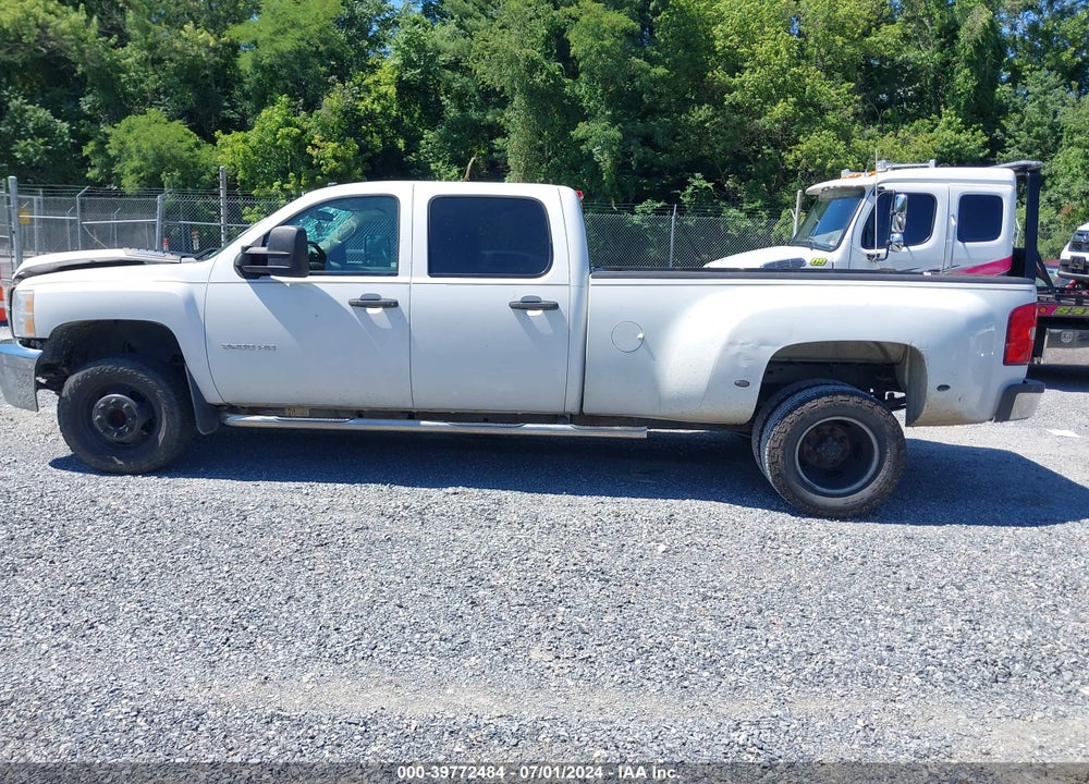 2013 CHEVROLET SILVERADO 3500HD WORK TRUCK VIN: 1GC4CZC83DF111868