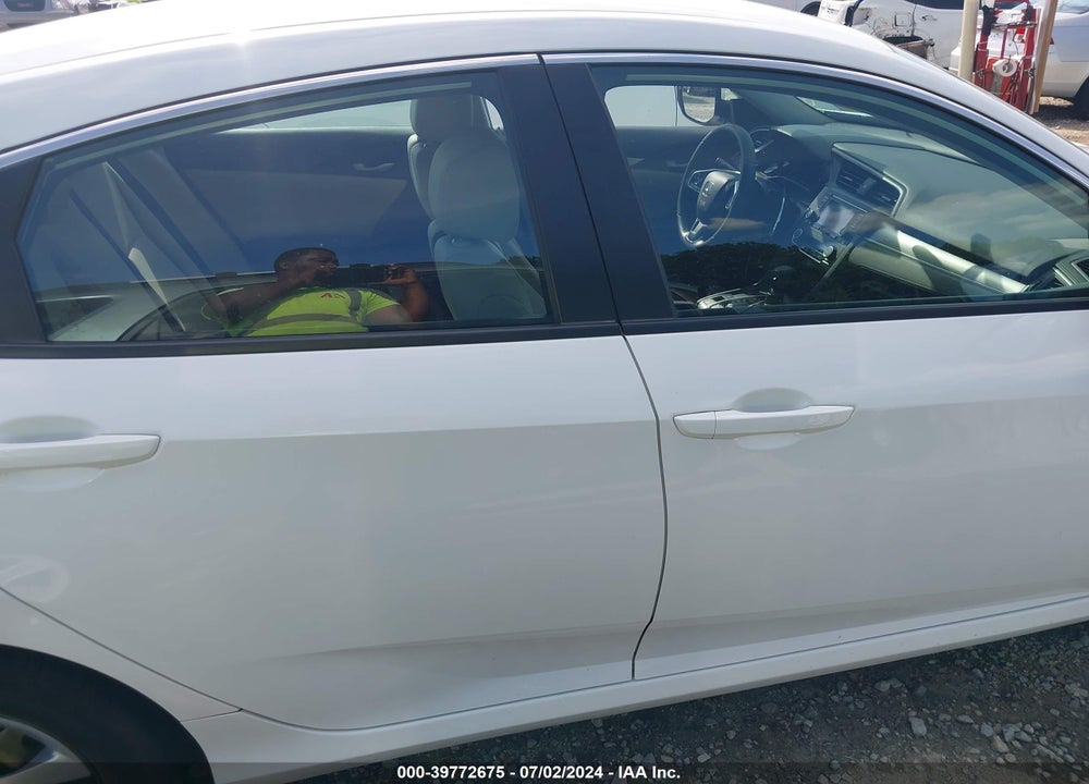 2018 HONDA CIVIC LX VIN: 2HGFC2F52JH566563