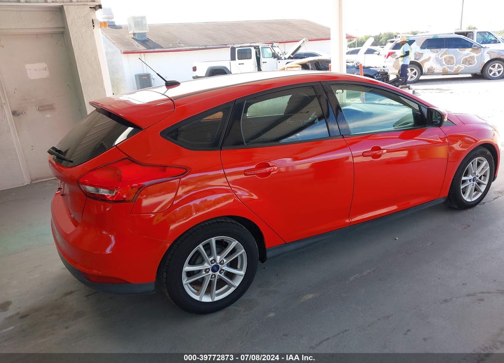 2015 FORD FOCUS SE VIN: 1FADP3K29FL328639