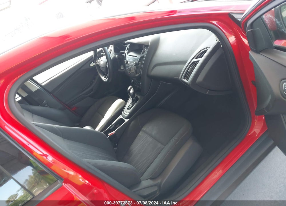 2015 FORD FOCUS SE VIN: 1FADP3K29FL328639