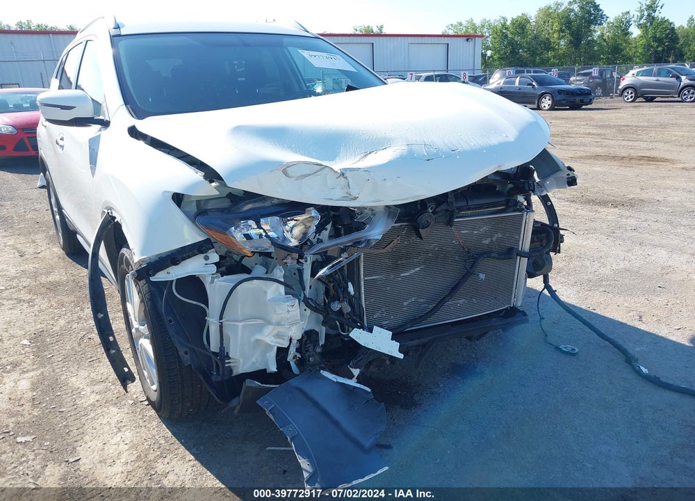 2018 NISSAN ROGUE SV VIN: KNMAT2MV7JP527202